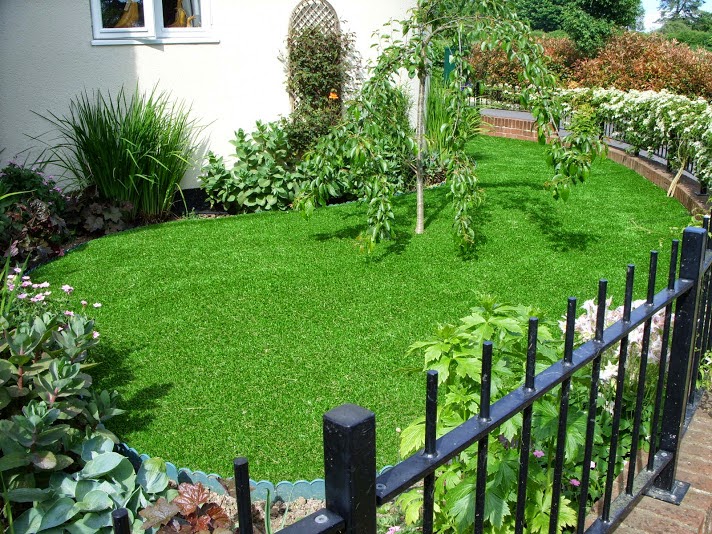 thảm cỏ nhân tạo trang trí sân vườn