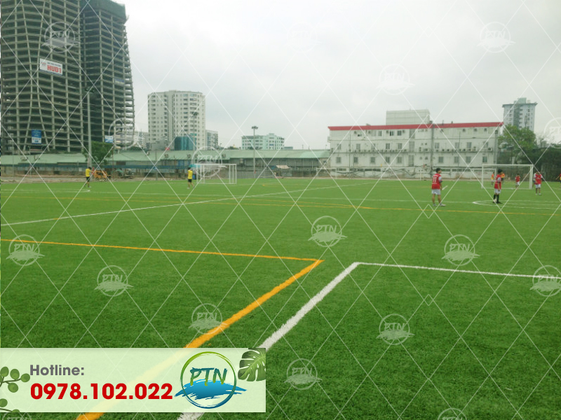 Sân bóng cỏ nhân tạo tại khu Hoàng Minh Giám-Hà Nội
