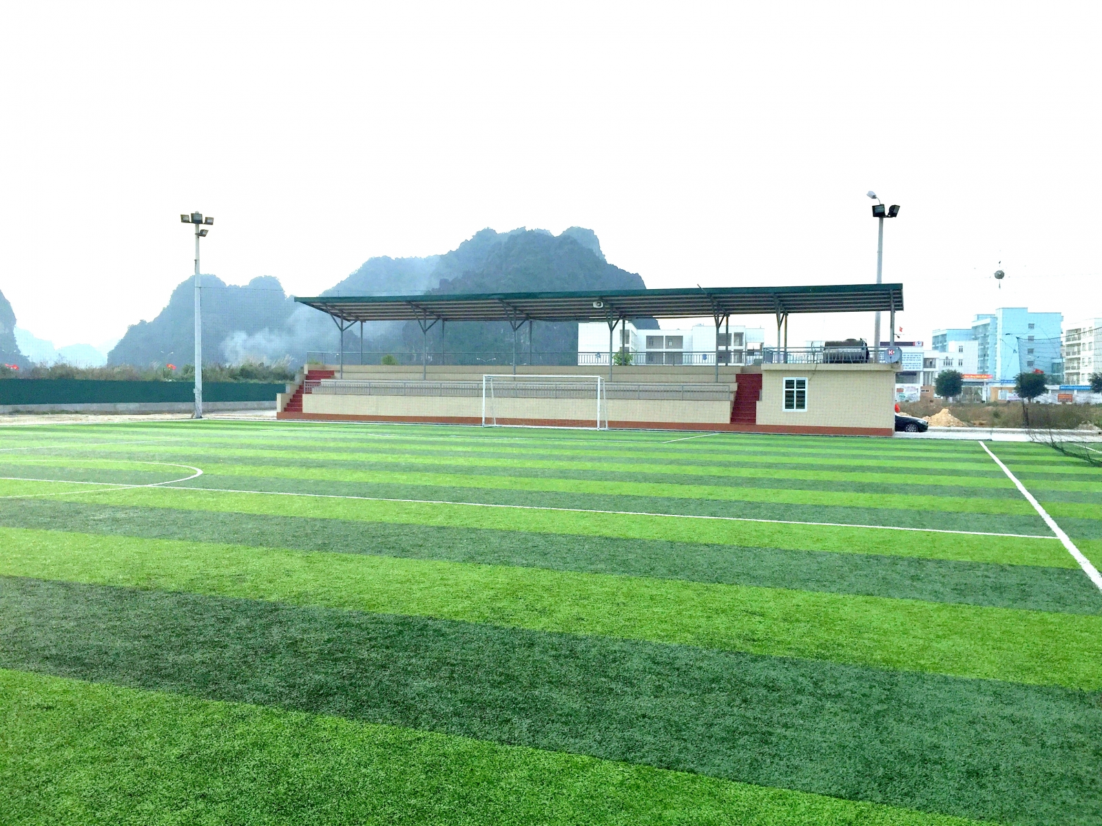Bảo dưỡng bảo trì sân bóng cỏ nhân tạo