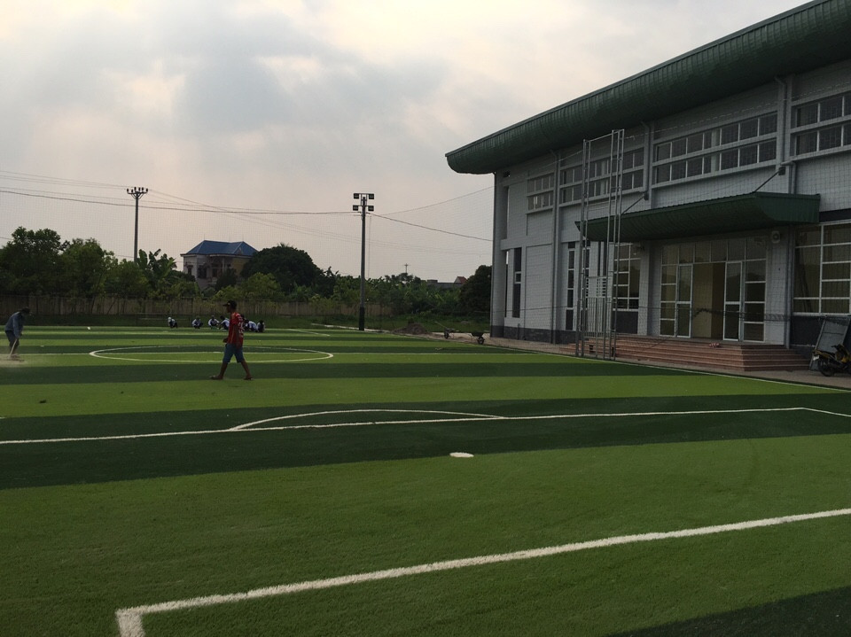 Sân bóng đá cỏ nhân tạo tại Vạn Phúc - Hà Đông