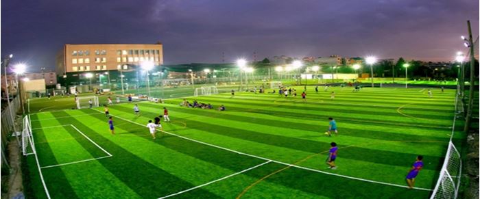 Hệ thống chiếu sáng của sân cỏ nhân tạo